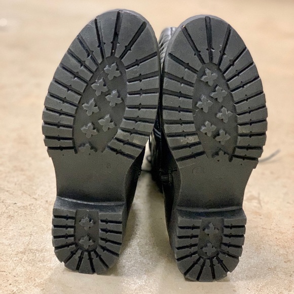 NEW! Knee high lace up black - Picture 4 of 6